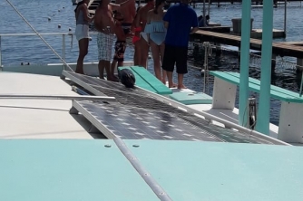 Stray Cat Catamaran Tour – Roatan Snorkeling Cruise